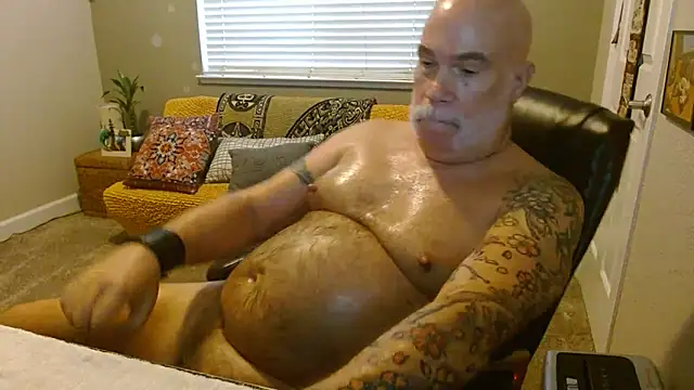 musclebearnips online show from 2, 11, 2025