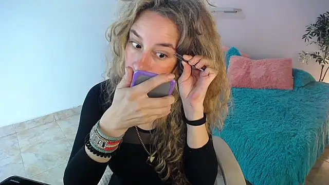 Paula Paz online show from 5, 11, 2025