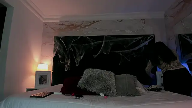 EVELIN MASON online show from 15, 10, 2025