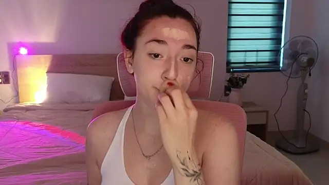 YasmineWest online show from 26, 4, 2026