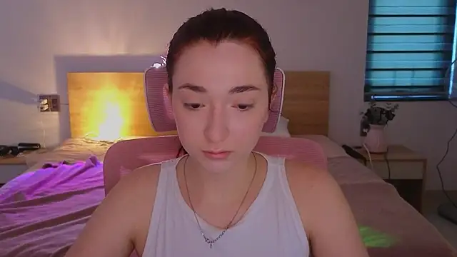 Snapshot of YasmineWest chatting on 29, 4, 2026 YasmineWest online show from 29, 4, 2026