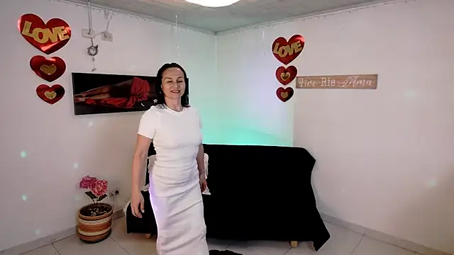 lollita 23  online show from 6, 4, 2026