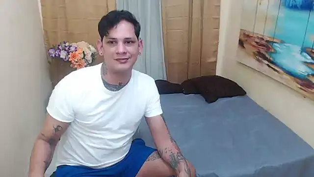 Snapshot of two_monstercock chatting on 3, 11, 2025 two monstercock online show from 3, 11, 2025