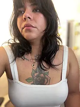 Snapshot of JulianaCastillo chatting on 29, 12, 2024 JulianaCastillo online show from 29, 12, 2024