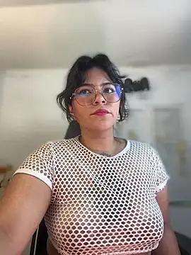 Snapshot of JulianaCastillo chatting on 2, 1, 2025 JulianaCastillo online show from 2, 1, 2025