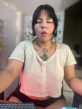 Snapshot of JulianaCastillo chatting on 12, 1, 2025 JulianaCastillo online show from 12, 1, 2025