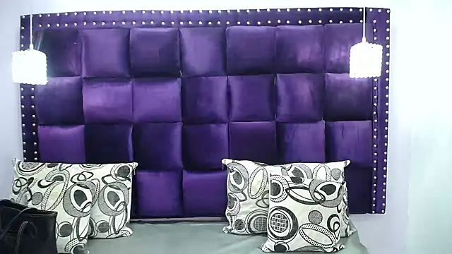 CrushOnMe  online show from 1, 2, 2025