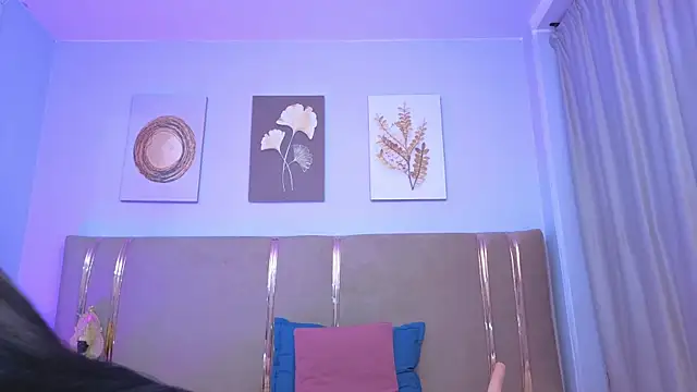 sarah cruzz  online show from 5, 12, 2025