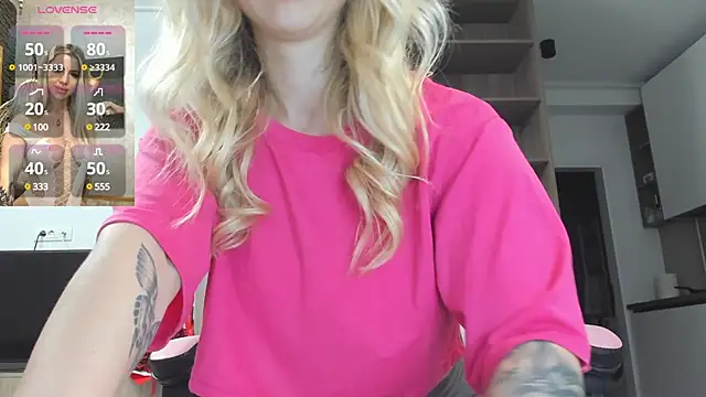 Snapshot of Megan_Ros chatting on 10, 1, 2025 Megan Ros online show from 10, 1, 2025