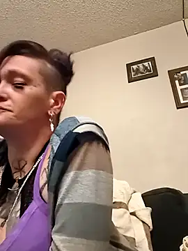 Snapshot of renegade_vyxxen chatting on 3, 2, 2026 renegade vyxxen online show from 3, 2, 2026