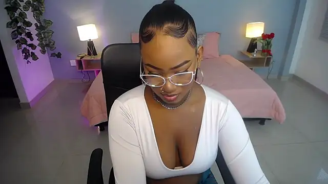 JasmineCampbell  online show from 19, 2, 2025