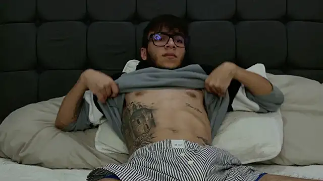 Snapshot of alejdrip chatting on 2, 3, 2025 alejdrip online show from 2, 3, 2025