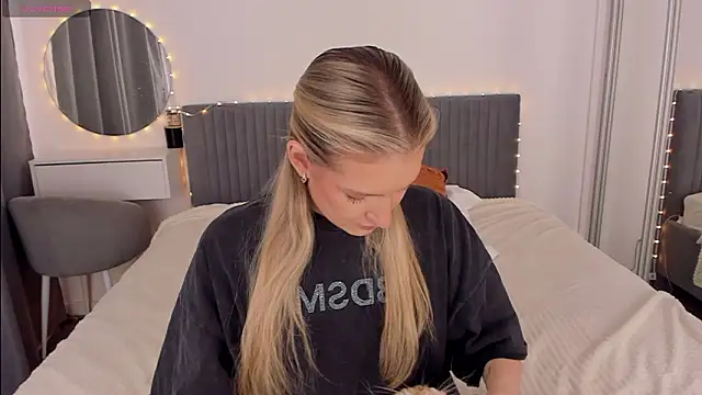 CassieRayss online show from 2, 2, 2026