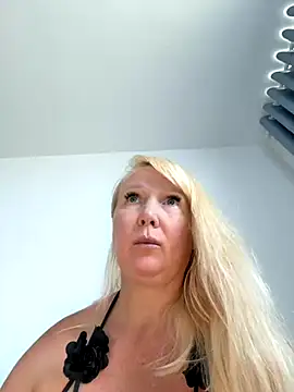 EmmaInLove23 online show from 14, 9, 2025