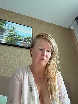 Snapshot of EmmaInLove23 chatting on 6, 7, 2026 EmmaInLove23 online show from 6, 7, 2026