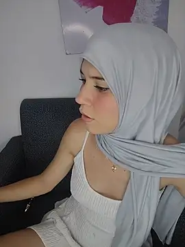 Snapshot of hanaa_18 chatting on 8, 7, 2026 hanaa 18 online show from 8, 7, 2026