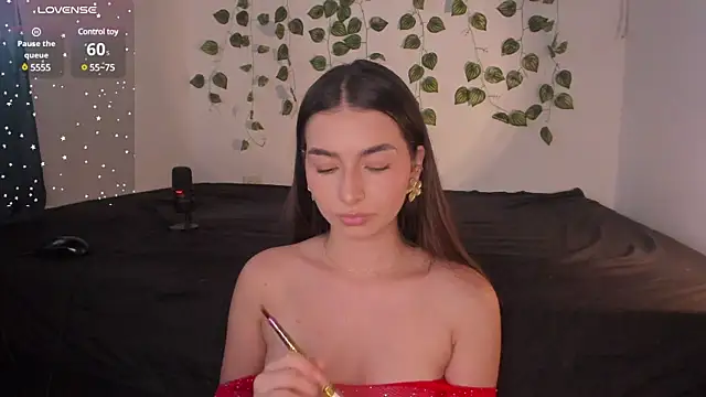 Snapshot of Coralinee_01 chatting on 21, 12, 2024 Coralinee 01 online show from 21, 12, 2024