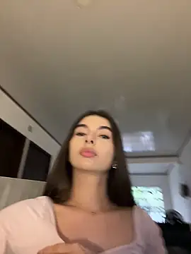 Coralinee 01 online show from 25, 4, 2026