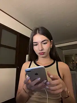 Snapshot of Coralinee_01 chatting on 14, 5, 2026 Coralinee 01 online show from 14, 5, 2026