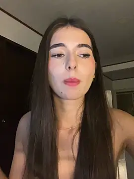 Snapshot of Coralinee_01 chatting on 27, 5, 2026 Coralinee 01 online show from 27, 5, 2026