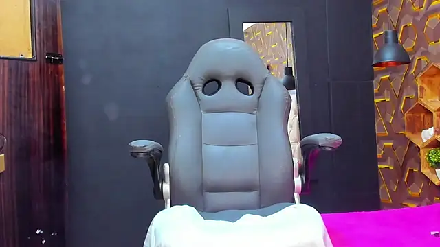 Snapshot of deyy_madissonn chatting on 11, 1, 2025 deyy madissonn online show from 11, 1, 2025