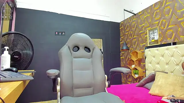 Snapshot of deyy_madissonn chatting on 10, 2, 2025 deyy madissonn online show from 10, 2, 2025