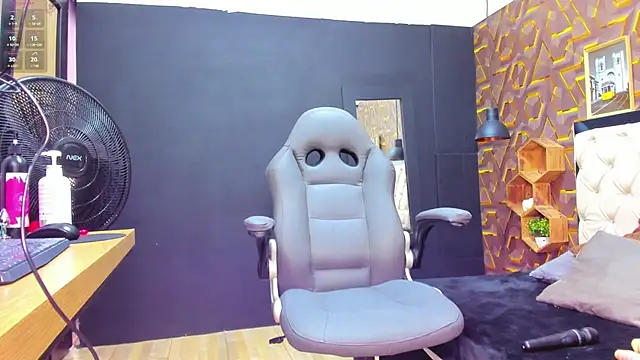 Snapshot of deyy_madissonn chatting on 12, 2, 2025 deyy madissonn online show from 12, 2, 2025