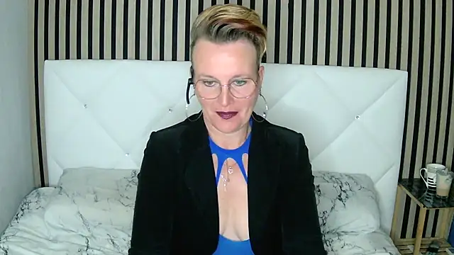 xxNoeliaxx online show from 25, 1, 2025