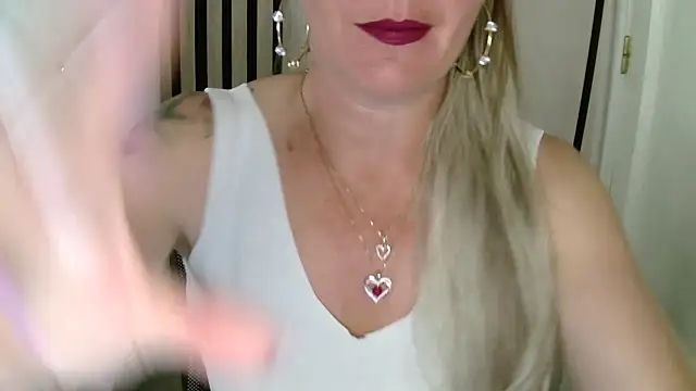 xxNoeliaxx online show from 19, 4, 2026