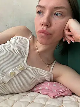 Lisaaa Alisa online show from 4, 6, 2026