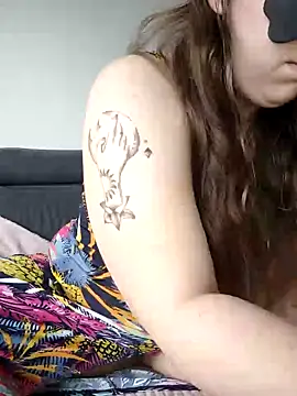 FrancaiseLynne online show from 27, 1, 2025