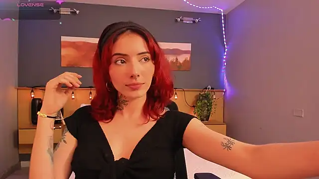 Snapshot of LiliJones_ chatting on 5, 2, 2025 LiliJones online show from 5, 2, 2025