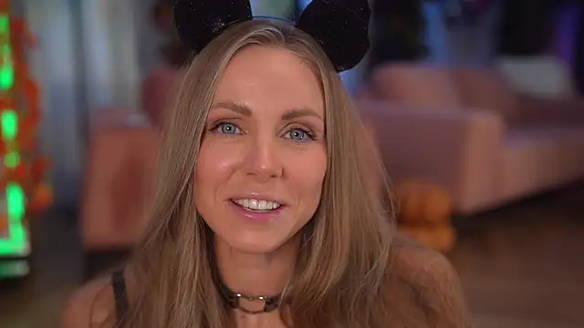 eva fashionista online show from 29, 10, 2025