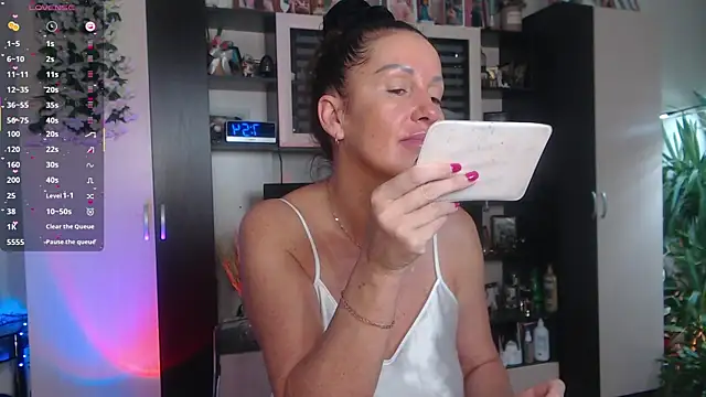 SheilaRyan online show from 20, 12, 2025