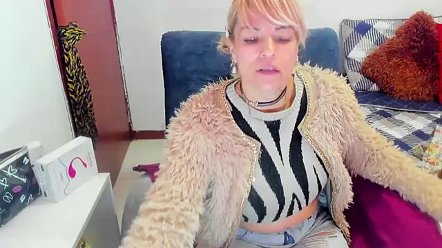 Snapshot of harly__queen chatting on 14, 2, 2025 harly queen online show from 14, 2, 2025