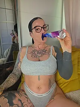 Snapshot of EmilyDiazofficial chatting on 24, 6, 2026 EmilyDiazofficial online show from 24, 6, 2026