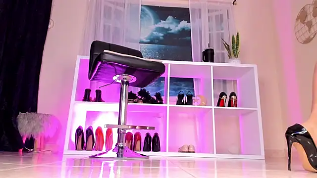 Snapshot of Itzeldreams chatting on 12, 9, 2025 Itzeldreams online show from 12, 9, 2025