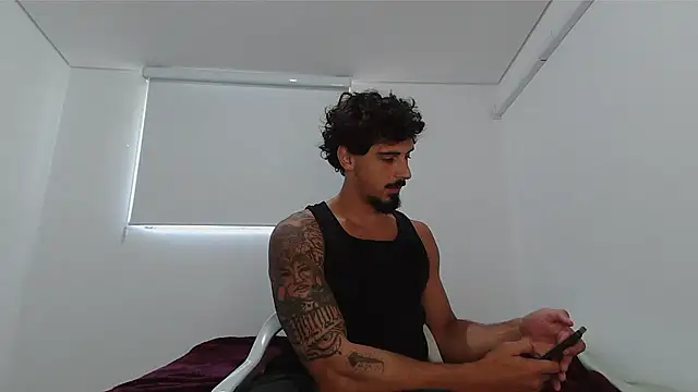 Snapshot of milkoffe chatting on 2, 3, 2026 milkoffe online show from 2, 3, 2026