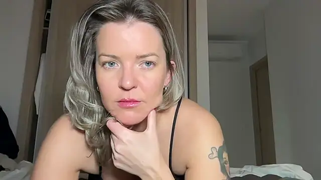 naughtyhollyxxxx online show from 5, 2, 2025