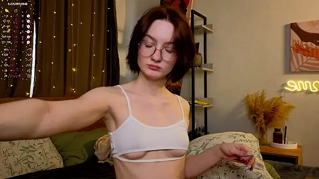 IdaValenti online show from 17, 2, 2025