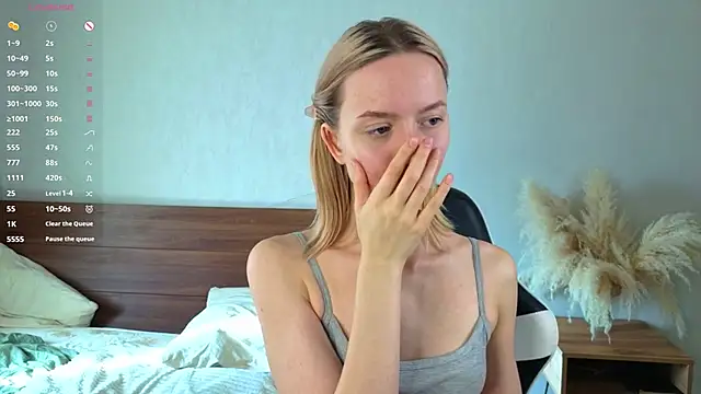 IdaValenti online show from 11, 10, 2025