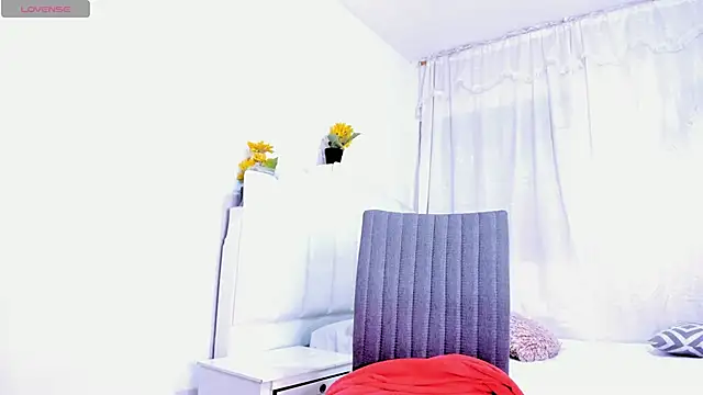 Snapshot of RoxannaBlanche chatting on 2, 3, 2025 RoxannaBlanche online show from 2, 3, 2025