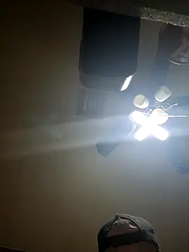 Snapshot of Hugebwc102 chatting on 23, 12, 2025 Hugebwc102 online show from 23, 12, 2025