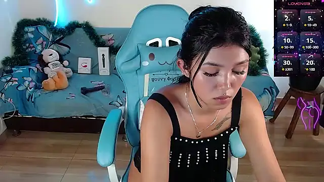 Snapshot of emily_rosse04 chatting on 4, 12, 2024 emily rosse04 online show from 4, 12, 2024
