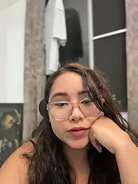 CurlyGirl 1 online show from 7, 6, 2026