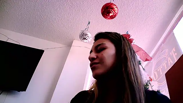 Snapshot of Daniela_CameloSQ chatting on 8, 12, 2024 Daniela CameloSQ online show from 8, 12, 2024