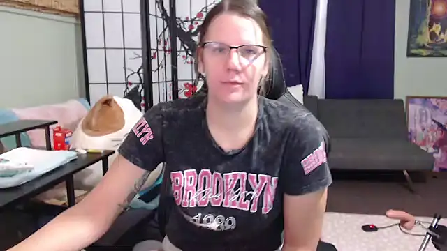 Sarahtineke online show from 25, 10, 2025