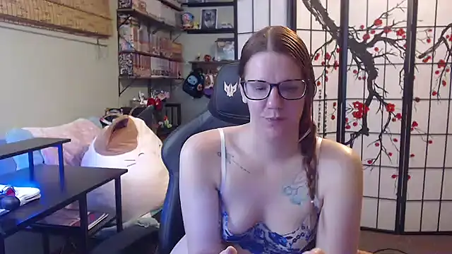 Sarahtineke online show from 17, 5, 2026