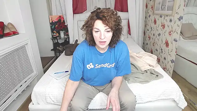 AmiHotGranny online show from 17, 2, 2026