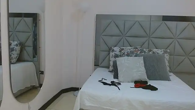 genesis moretz online show from 1, 3, 2026